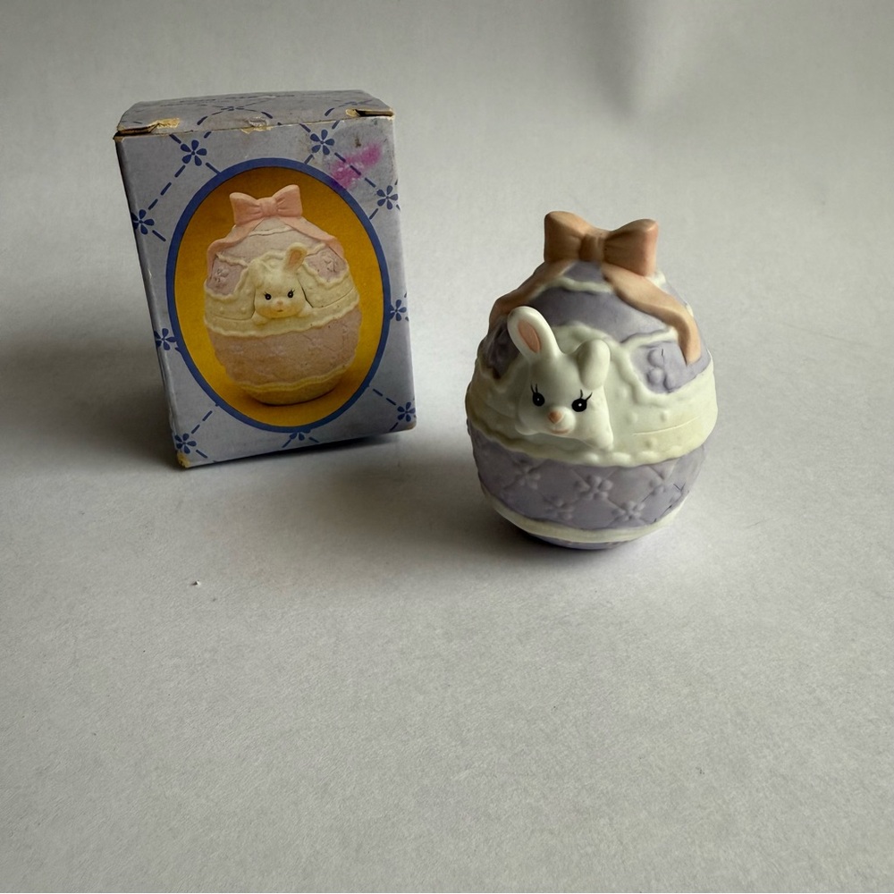 Vintage Russ Egg-Statics Porcelain Egg With Chick 5563 In Original Box Easter